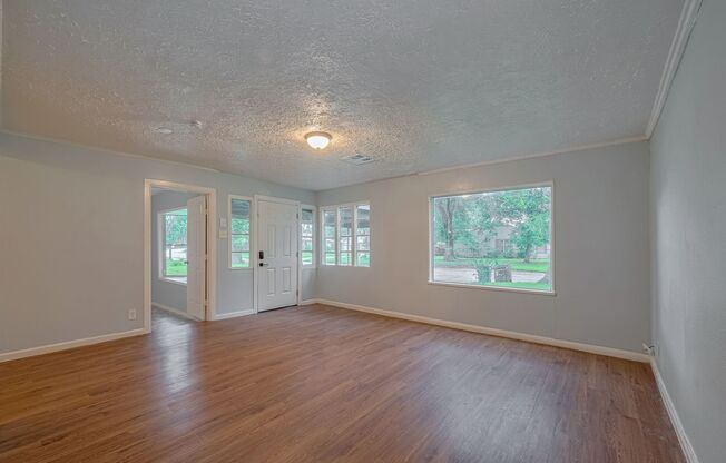 Affordable spacious 4bed/2bath single-family house!