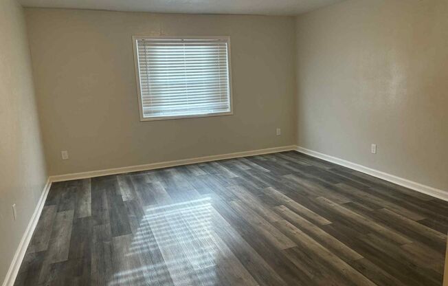 2 beds, 1 bath, 800 sqft, $850, Unit 17