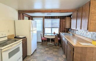 1 bed, 1 bath, $800, Unit 121 Cotter Rd / Cottage