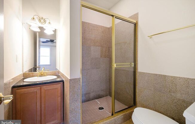 2 beds, 2 baths, 988 sqft, $2,100, Unit 215