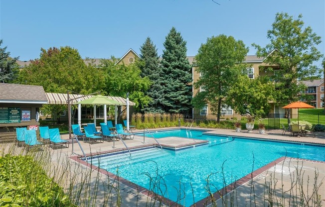 Mallard Ridge Apartments in Maple Grove, MN Outdoor Pool