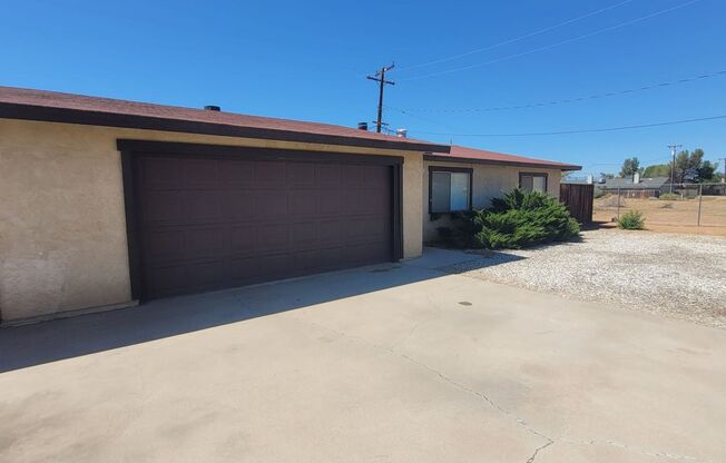 Nice and Cozy apartment in Apple Valley with 2 car garage