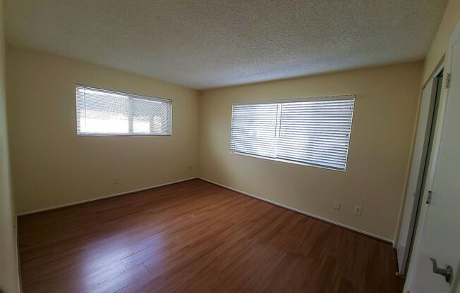 2 beds, 1 bath, $1,295
