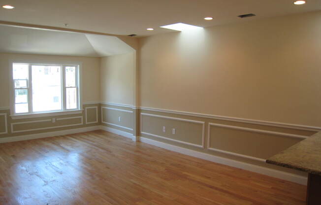 614 MAIN ST
