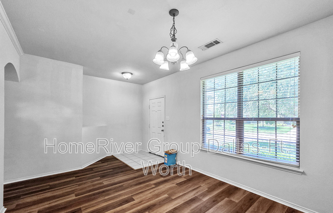 2811 OAK CREST DR