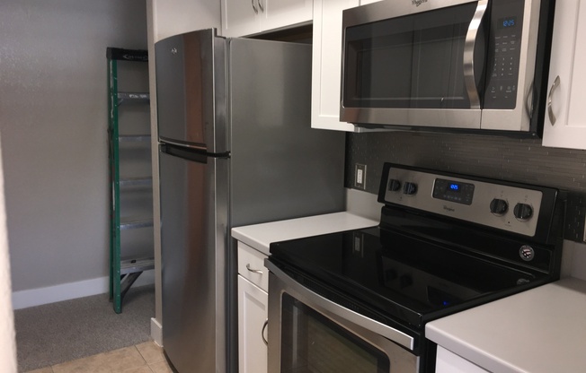 GREAT CONDO NEAR FREEWAY ACCESS!
