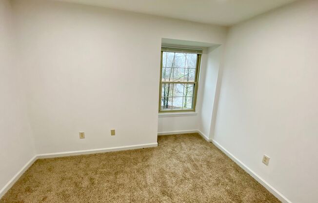 Remodeled Three-Bedroom Condo in Essex - Water Views!