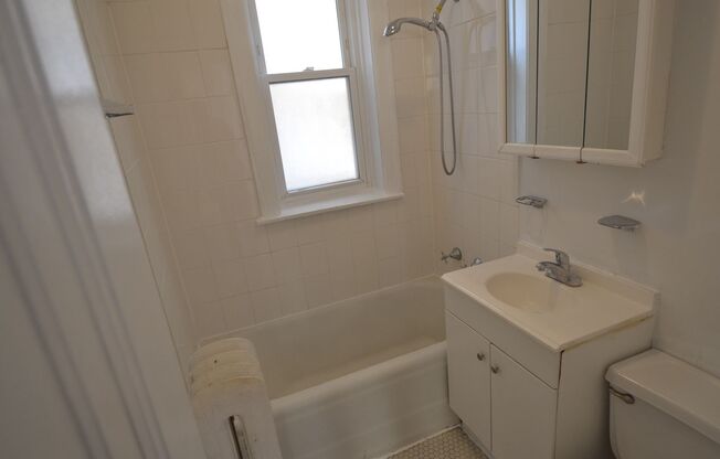 2 beds, 1 bath, 950 sqft, $1,700, Unit 4407-1A