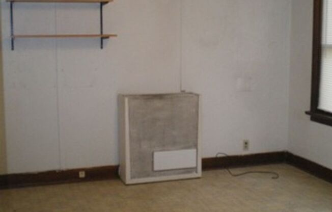 445-447 NE Campus Street