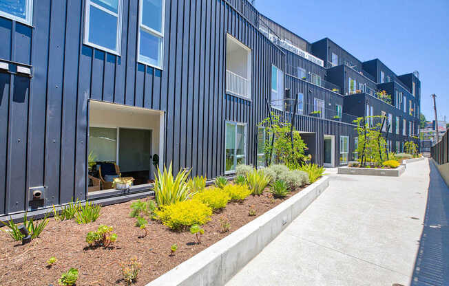 DISCOVER OUR SILVER LAKE APARTMENTS