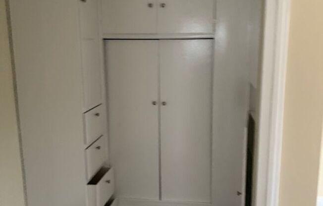 Studio, 1 bath, 375 sqft, $2,200, Unit E