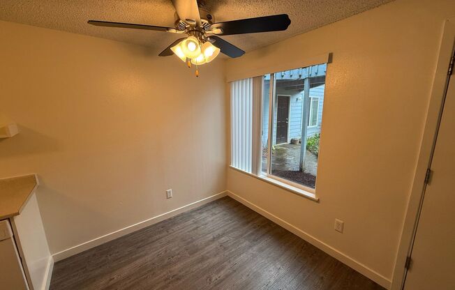 2 beds, 1 bath, 825 sqft, $1,295, Unit 421