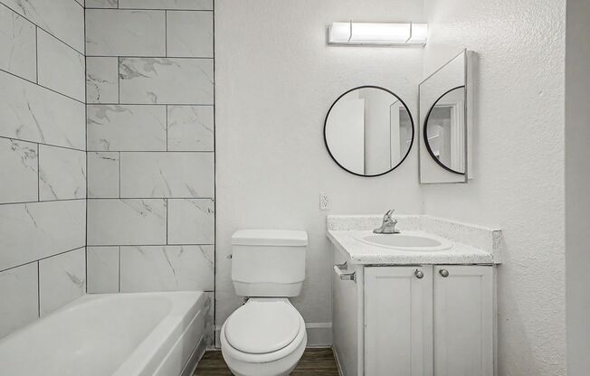 2 beds, 2 baths, 992 sqft, $1,595, Unit 24
