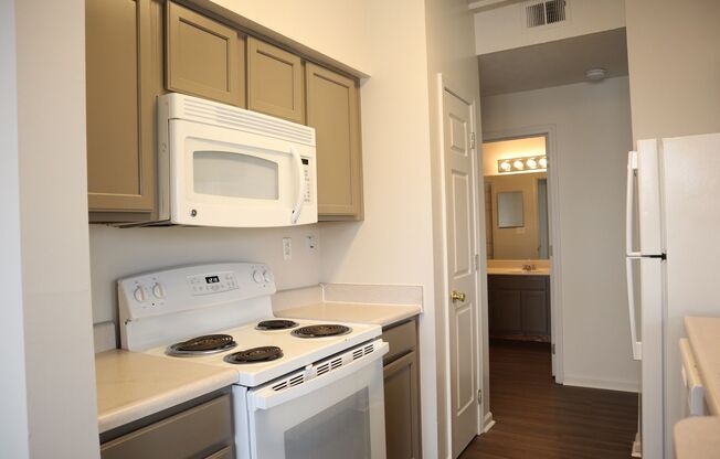 2 beds, 2 baths, 1,033 sqft, $1,599, Unit 18-18204
