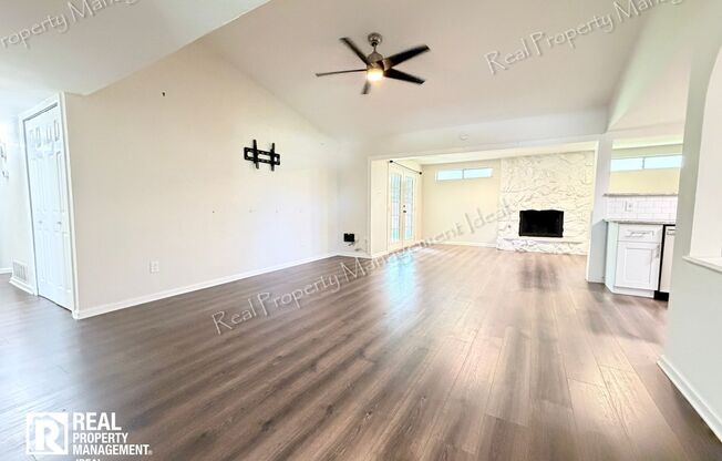 706 JAMESTOWN DR