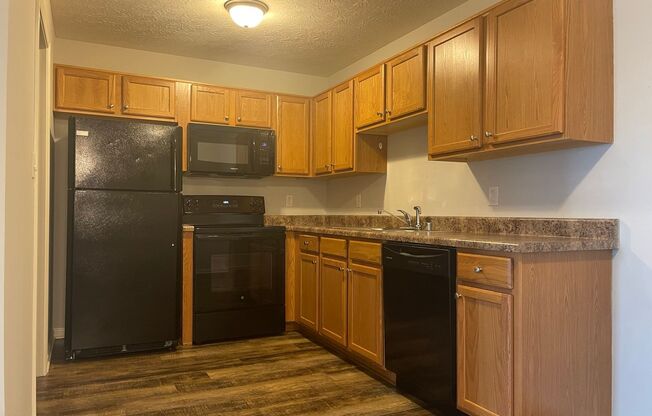 1 bed, 1 bath, $750, Unit 355F