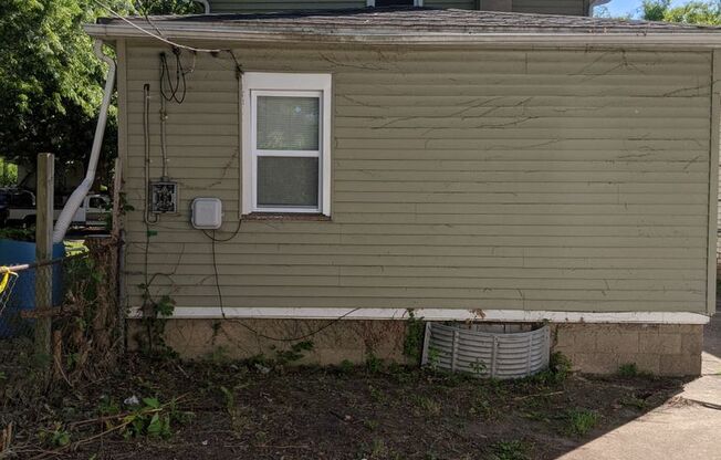3 beds, 1 bath, $1,095