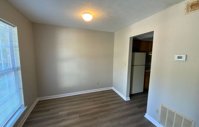 2 beds, 1.5 baths, $995, Unit 410C Leafmore Rd