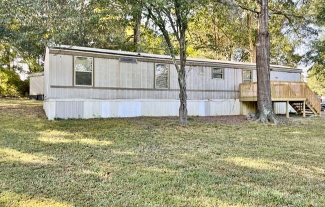 Adorable 3 bedroom 1.5 bath Mobile Home located it Dallas