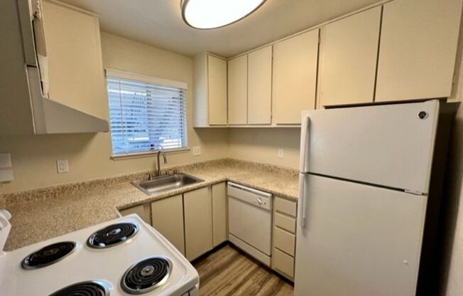 2 beds, 2 baths, 900 sqft, $1,695, Unit 75