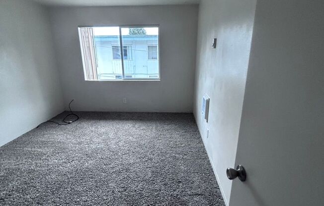 2 beds, 1 bath, 900 sqft, $1,300, Unit 5