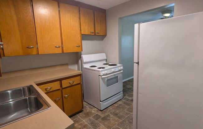 2 beds, 1 bath, 700 sqft, $850, Unit Unit 10