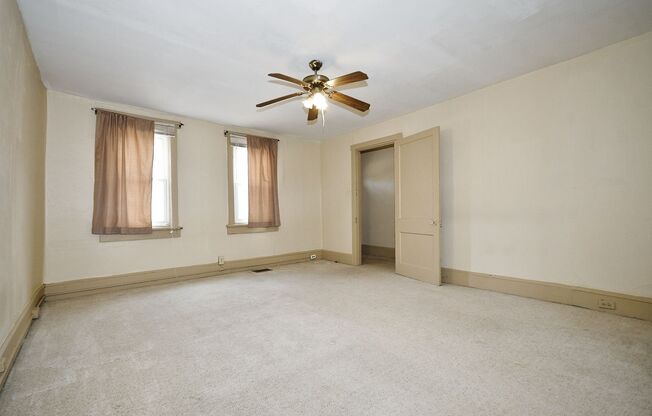 2 beds, 1 bath, $1,200, Unit Unit 1