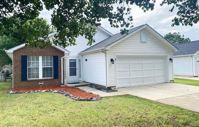 Ranch 3 bed, 2 bath Ranch with fenced yard, 2 car garage SW Charlotte