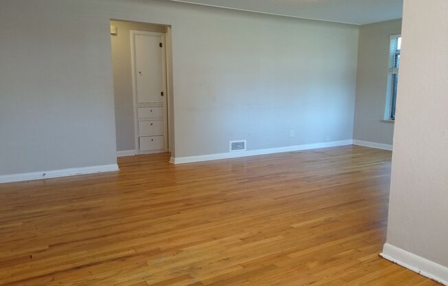 2 beds, 1 bath, $2,295