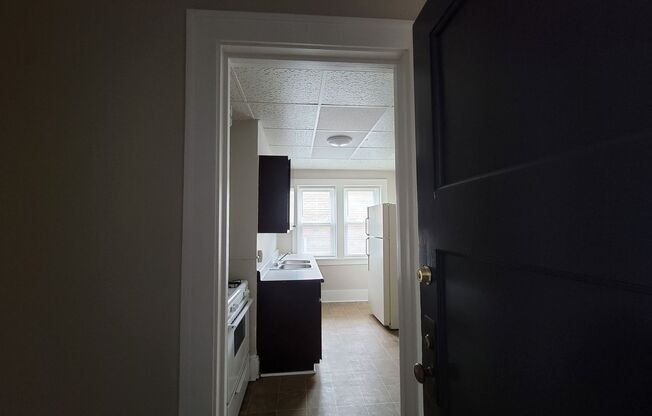 1 bed, 1 bath, $995, Unit S18