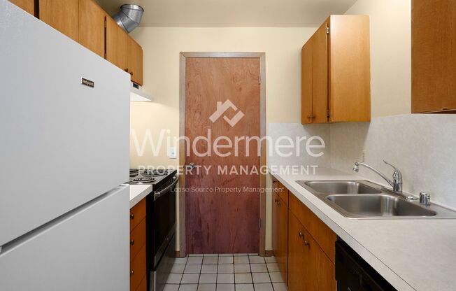 1111 E 8th