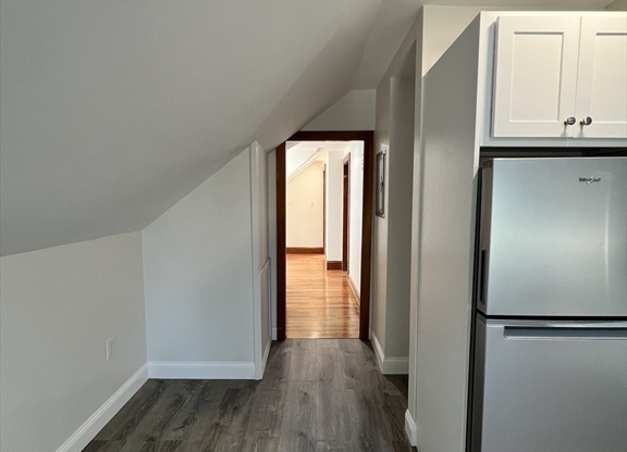 2 beds, 1 bath, $2,600, Unit 3