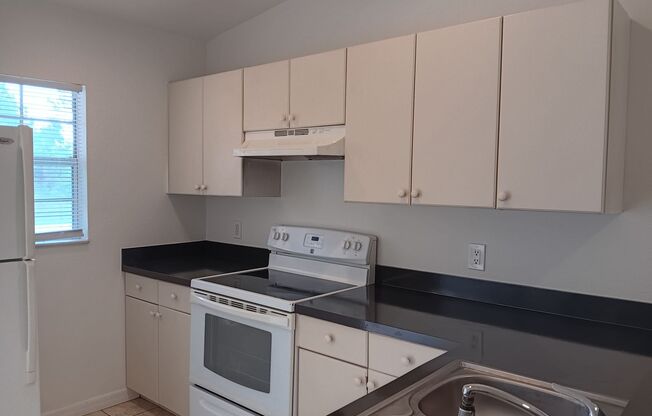 3 BED 2 BATH DUPLEX FOR RENT