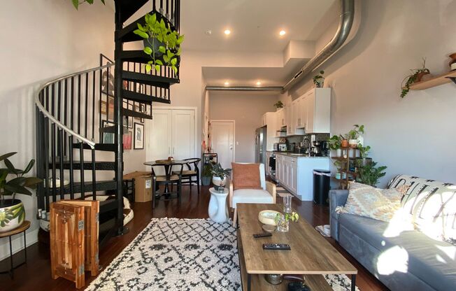 1 bed, 1.5 baths, $1,695, Unit Apt 39
