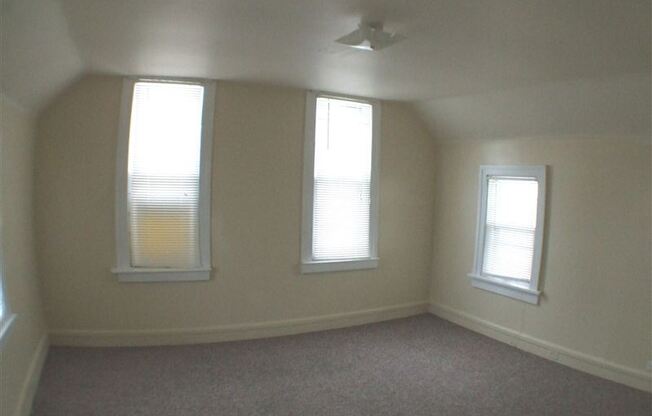 967 Tamarack Ave NW # 2