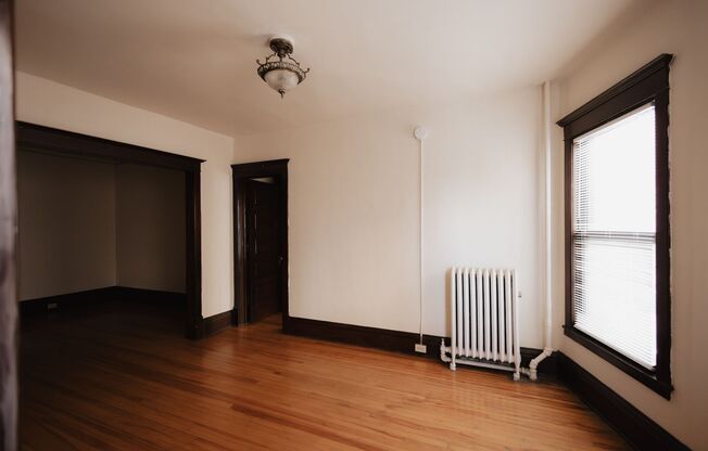 2 beds, 1 bath, 904 sqft, $1,250, Unit 307-31