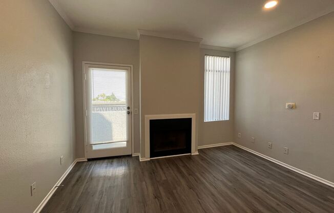 2 beds, 2 baths, 895 sqft, $2,095, Unit 304