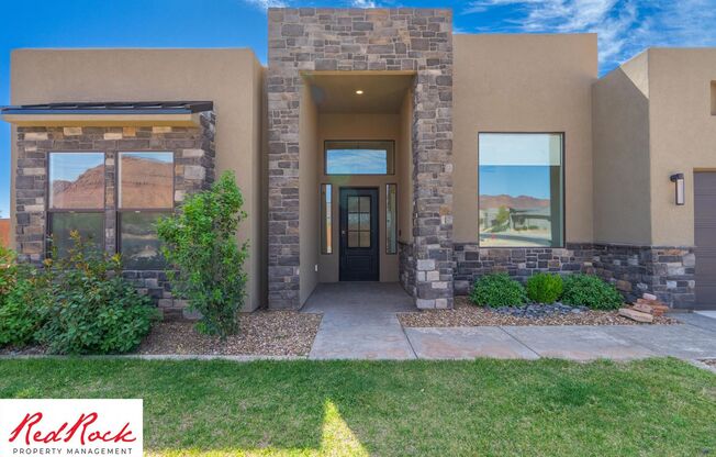 DOG FRIENDLY 4-Bedroom Modern Desert Home with Stunning Views