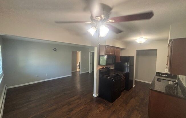 1 bed, 1 bath, 650 sqft, $1,050, Unit 27-104