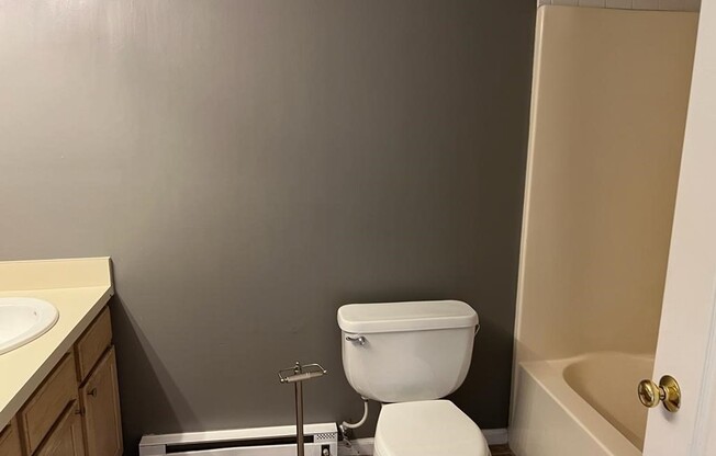2 beds, 1.5 baths, 1,028 sqft, $2,450, Unit H305