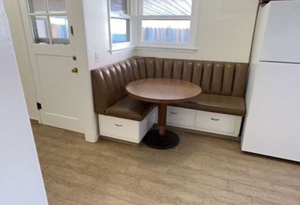 2BD/1BATH - NORTHWEST GARAGE, LANDSCAPED YARD & WASHER/DRYER HOOKUP