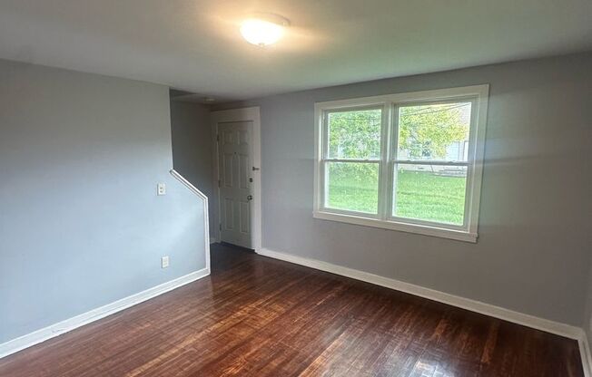 2 beds, 1 bath, $1,200, Unit 3