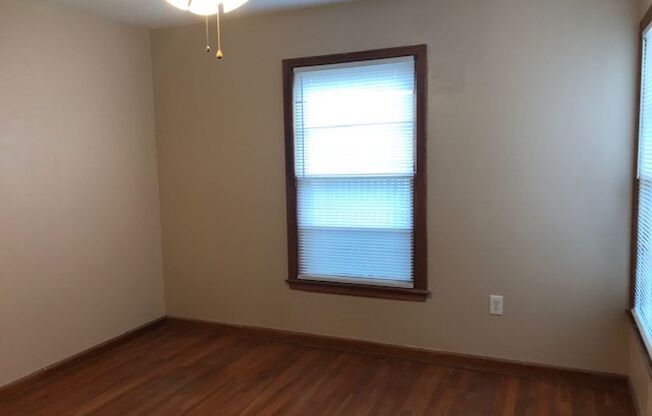 3 beds, 1 bath, $1,195