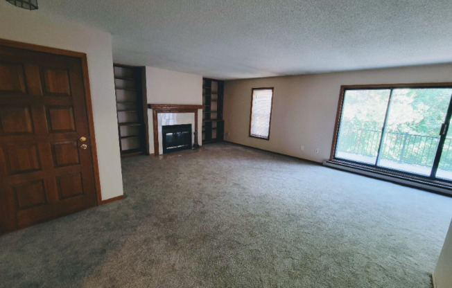 737 LARPENTEUR AVE E
