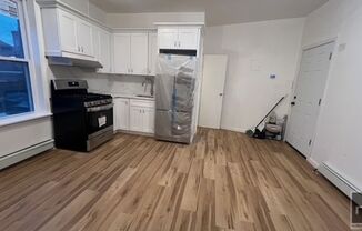 2 beds, 1 bath, $2,000, Unit 2A