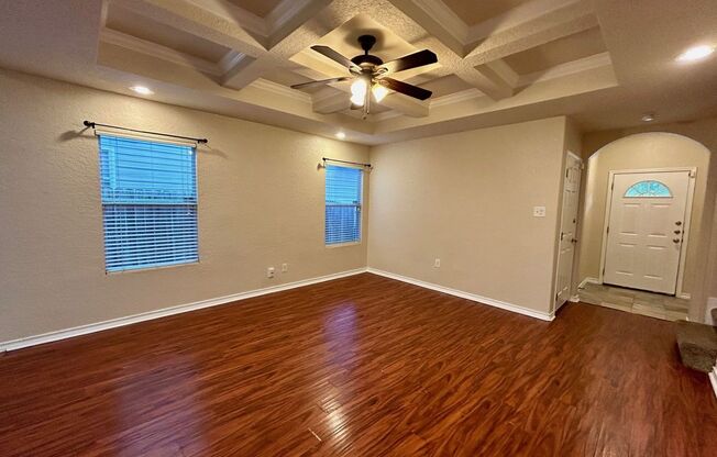 Adorable townhome with 3 bedrooms, 2.5 baths near Medical Center and Loop 410!