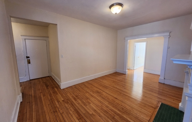 2 beds, 1 bath, 750 sqft, $2,595, Unit 9