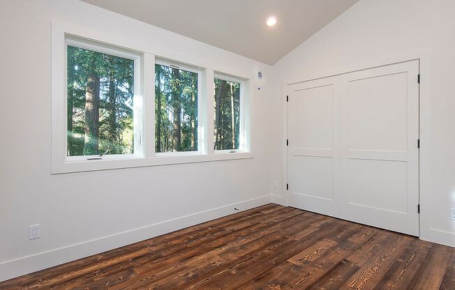 2-Bedroom Carriage House in Haller Lake