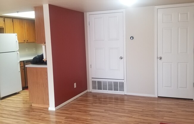 3 beds, 2 baths, $2,250, Unit APARTMENT #B 8