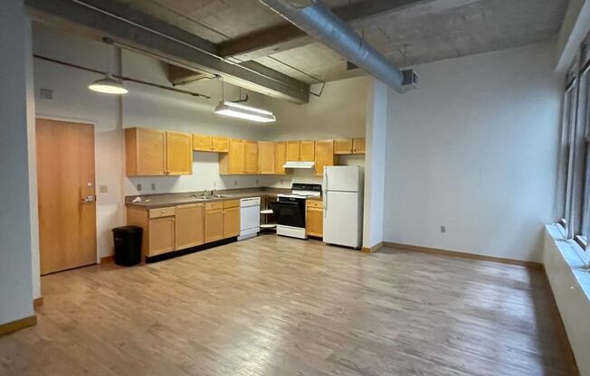 1 bed, 1 bath, 690 sqft, $1,195, Unit 403